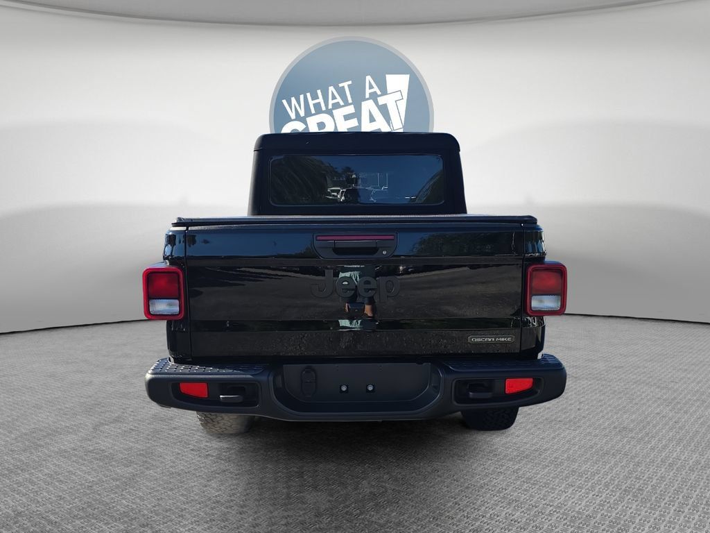 Used 2023 Jeep Gladiator Overland AWD/4WD image 5