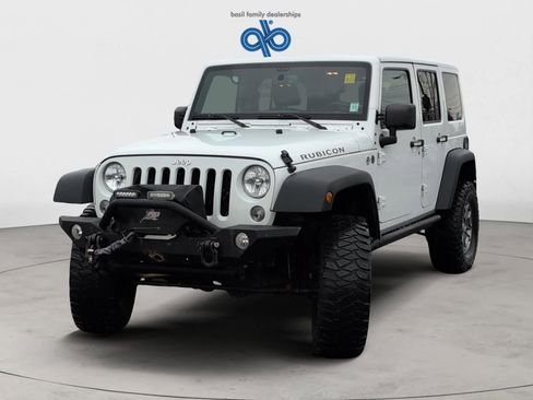Used 2018 Jeep Wrangler Unlimited Rubicon w/ Cold Weather Group image 2
