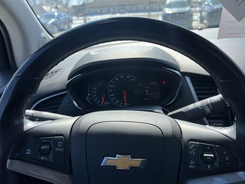 Used 2022 Chevrolet Trax LT w/ Driver Confidence Package image 19