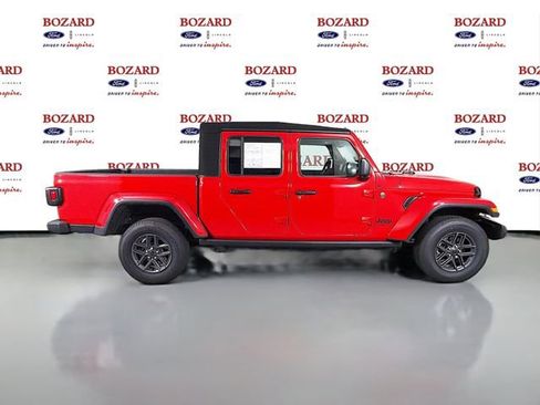 Used 2024 Jeep Gladiator Sport AWD/4WD image 9