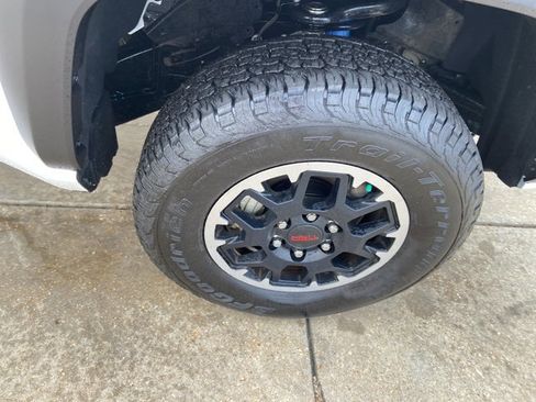 Used 2025 Toyota Tacoma SR5 image 31