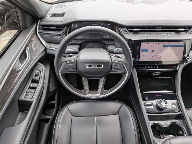New 2026 Jeep Grand Cherokee Limited w/ Limited Altitude Package AWD/4WD image 18