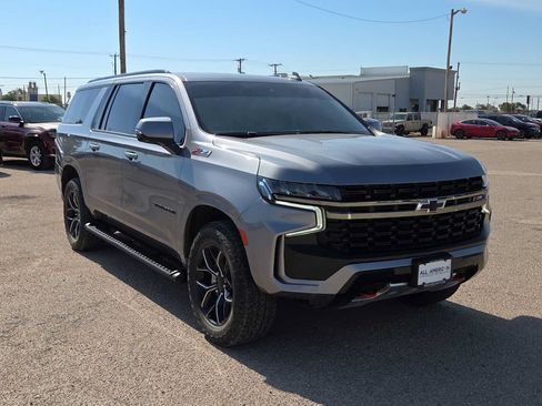 Used 2022 Chevrolet Suburban Z71 w/ Luxury Package AWD/4WD image 2