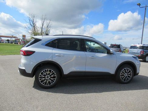 New 2026 Ford Escape SE FWD image 4