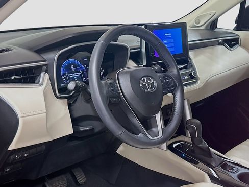 Used 2023 Toyota Corolla Cross XLE w/ Convenience Package AWD/4WD image 7