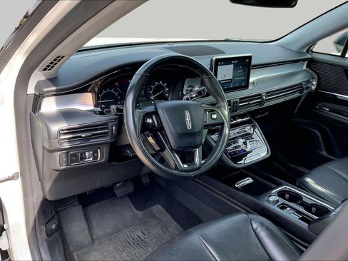 Used 2022 Lincoln Corsair AWD w/ Premium Package image 16