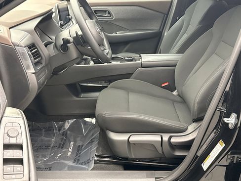 Used 2023 Nissan Rogue S image 11