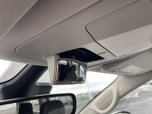 Used 2024 Chrysler Voyager LX image 39