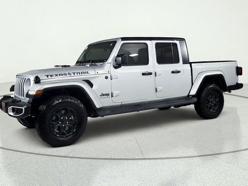 Used 2023 Jeep Gladiator Sport AWD/4WD image 3