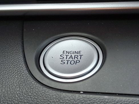 Used 2023 Hyundai Elantra SEL w/ Convenience Package image 24