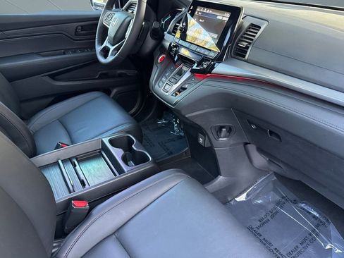 Used 2024 Honda Odyssey Sport image 32