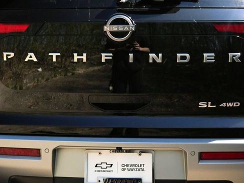 Used 2023 Nissan Pathfinder SL AWD/4WD image 8