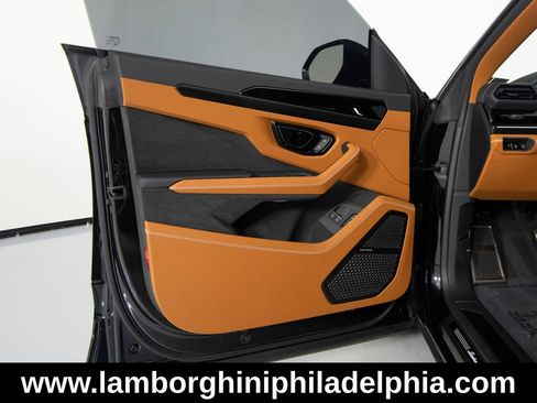 Used 2025 Lamborghini Urus S AWD/4WD image 12