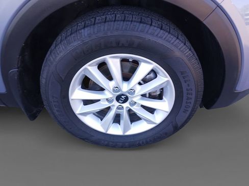 Used 2019 Kia Sorento L image 16