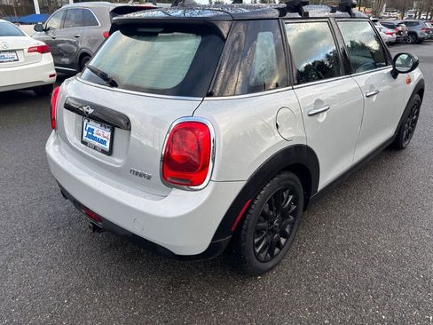 Used 2016 MINI Cooper 4-Door Hardtop image 5