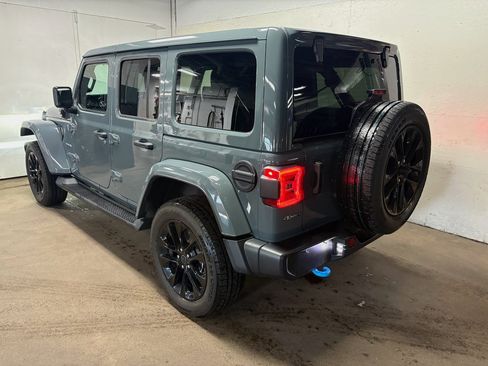 Used 2024 Jeep Wrangler Unlimited Sahara w/ Technology Group AWD/4WD image 7