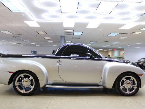 Used 2006 Chevrolet SSR w/ Preferred Equipment Group RWD image 28