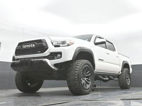 Used 2019 Toyota Tacoma TRD Off-Road w/ Technology Package AWD/4WD image 41