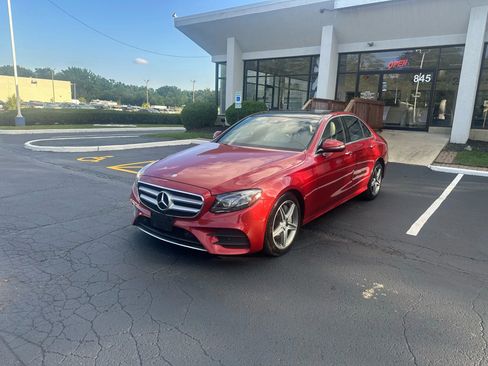 Used 2017 Mercedes-Benz E 300 4MATIC image 3
