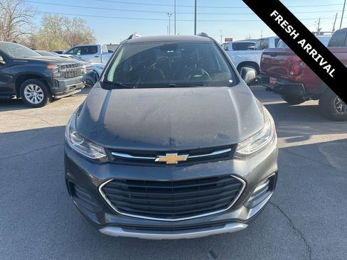 Used 2020 Chevrolet Trax LT w/ LT Convenience Package image 8