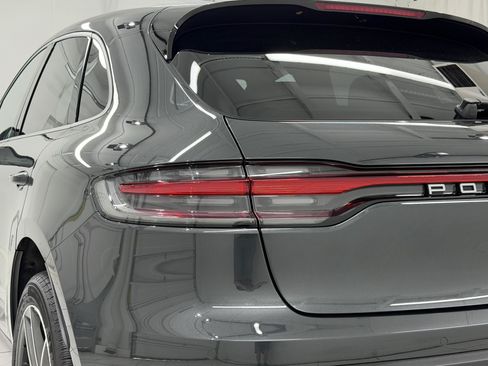 Certified 2024 Porsche Macan AWD/4WD image 18