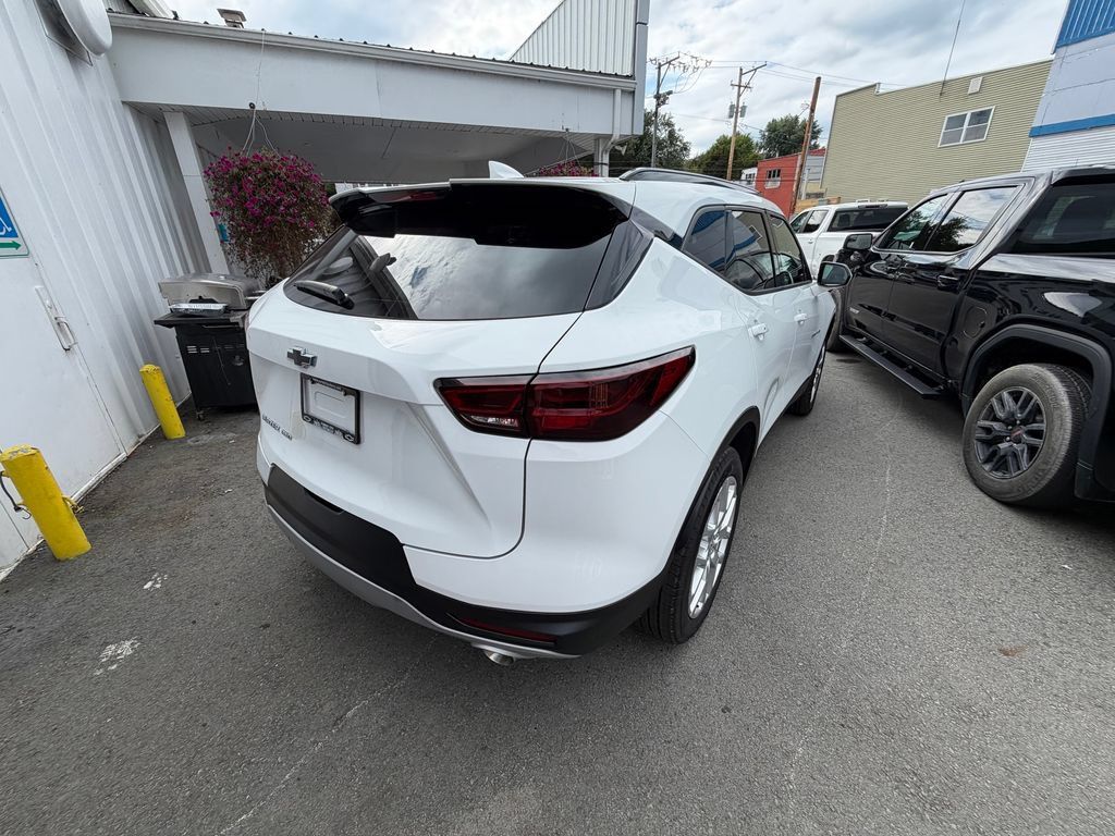 New 2025 Chevrolet Blazer LT w/ Convenience Package AWD/4WD image 5