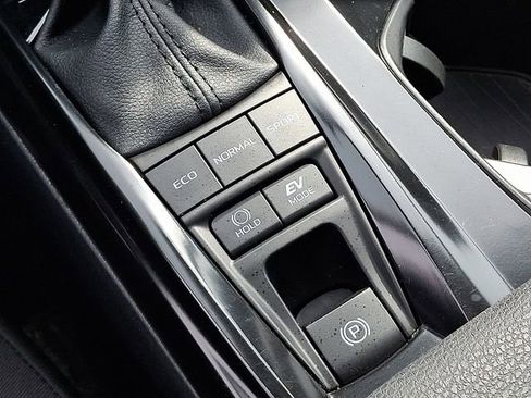 Used 2025 Toyota Camry LE image 27