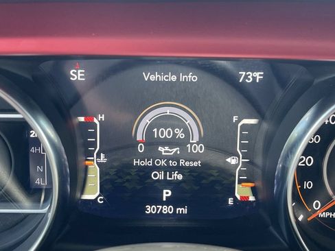 Used 2023 Jeep Gladiator Rubicon AWD/4WD image 12