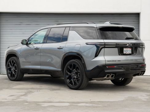 Used 2025 Chevrolet Traverse RS AWD/4WD image 3