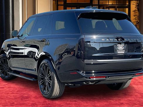 New 2026 Land Rover Range Rover SE image 3