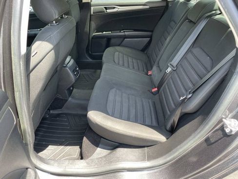 Used 2019 Ford Fusion SE FWD image 12