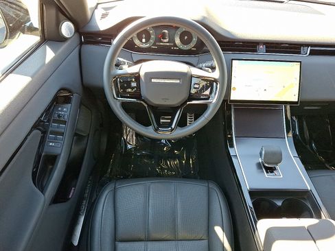 Used 2026 Land Rover Range Rover Evoque Dynamic SE AWD/4WD image 4