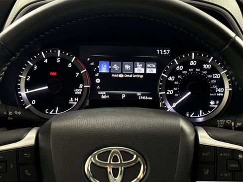 Used 2023 Toyota Highlander XLE AWD/4WD image 17