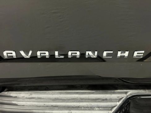 Used 2007 Chevrolet Avalanche LTZ w/ LTZ Preferred Equipment Group AWD/4WD image 12