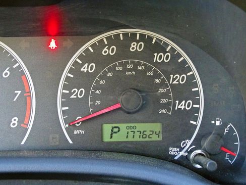 Used 2013 Toyota Corolla LE image 22