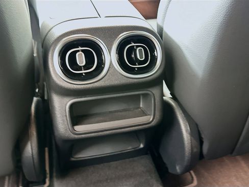 Used 2025 Mercedes-Benz GLC 300 image 26