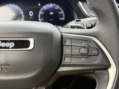 Certified 2023 Jeep Grand Cherokee Laredo AWD/4WD image 20