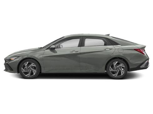 Used 2024 Hyundai Elantra Limited FWD image 3