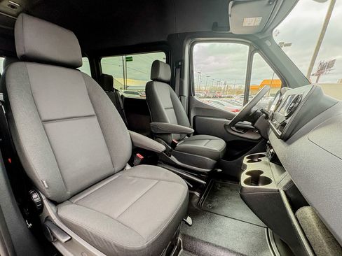 Used 2024 Mercedes-Benz Sprinter 2500 image 22