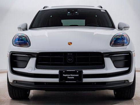 Certified 2025 Porsche Macan image 6