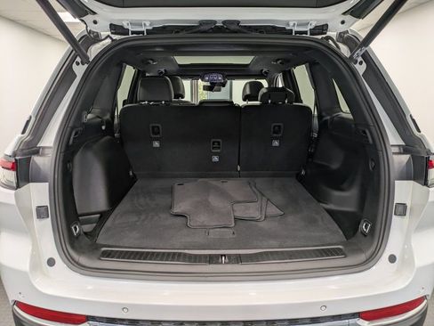 Used 2024 Jeep Grand Cherokee Limited w/ Luxury Tech Group II image 24