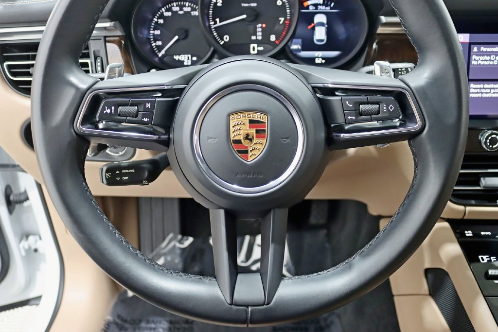 Used 2022 Porsche Macan AWD/4WD image 12