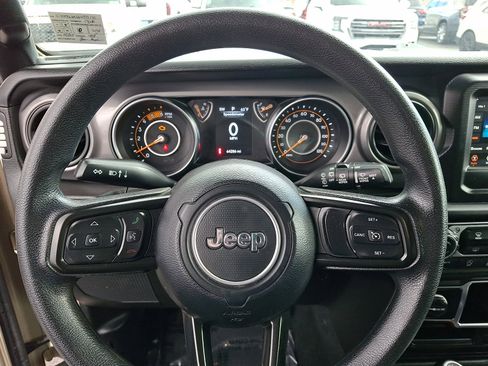 Used 2022 Jeep Wrangler Unlimited Sport image 18