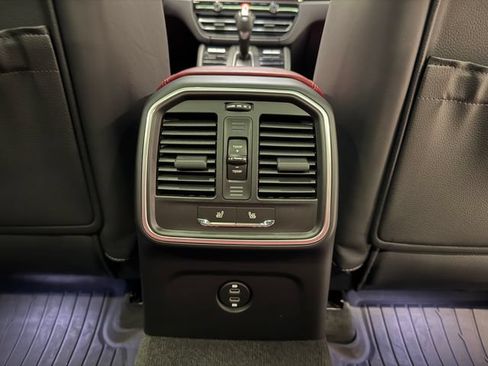 Certified 2026 Porsche Macan AWD/4WD image 36