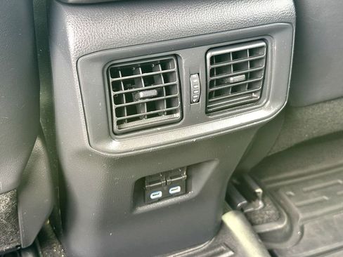 Used 2022 Toyota RAV4 XLE Premium image 29