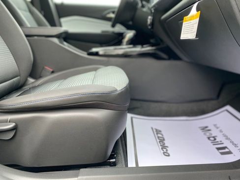 New 2026 Chevrolet Trax LT w/ LT Convenience Package FWD image 11