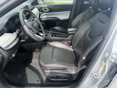 Used 2025 Jeep Compass Limited AWD/4WD image 19