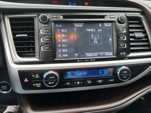 Used 2019 Toyota Highlander XLE AWD/4WD image 33