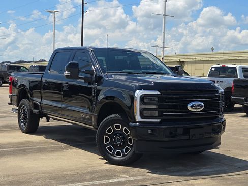 Used 2025 Ford F250 Platinum w/ FX4 Off-Road Package AWD/4WD image 2