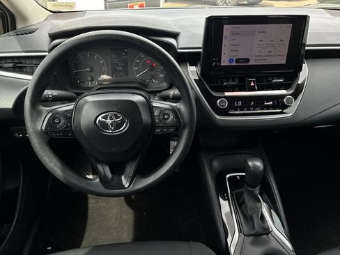 Used 2025 Toyota Corolla LE FWD image 14